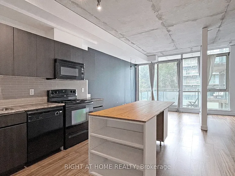 38 Niagara St #312 — Photo 21