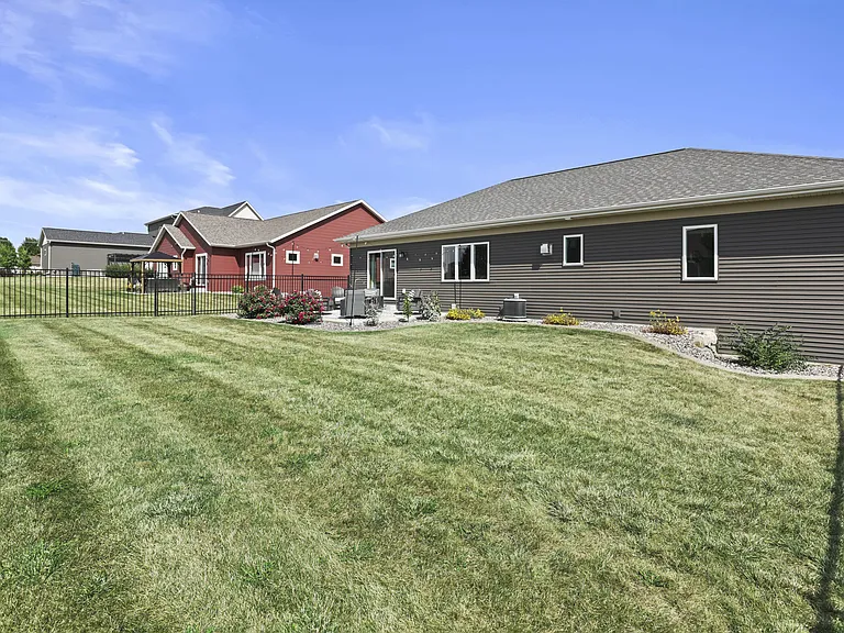 1016 Peterson Dr — Photo 57