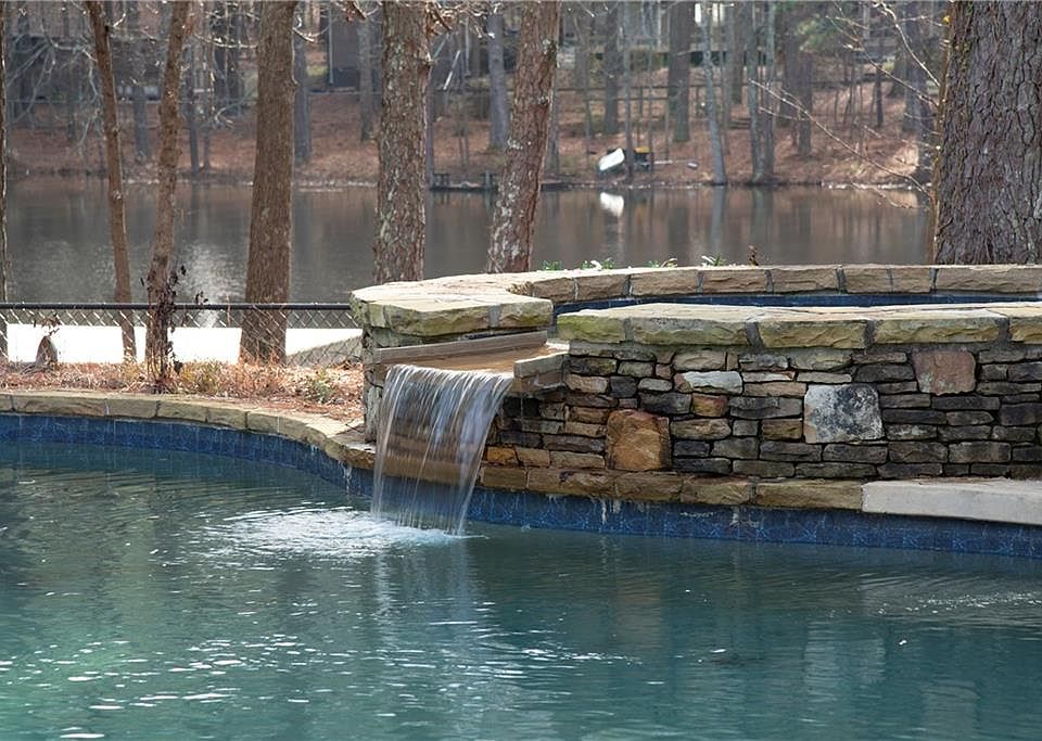 1st image of 2451 Tuxedo Ln NW