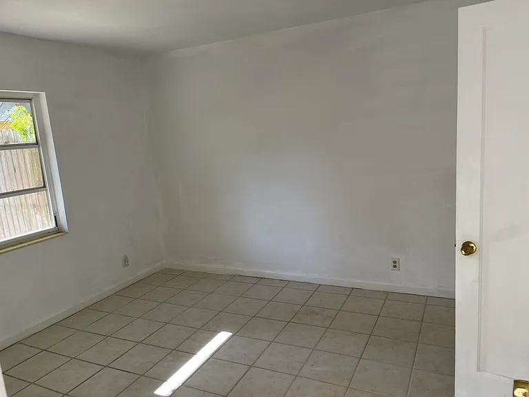 115 E Lantana Rd — Photo 5