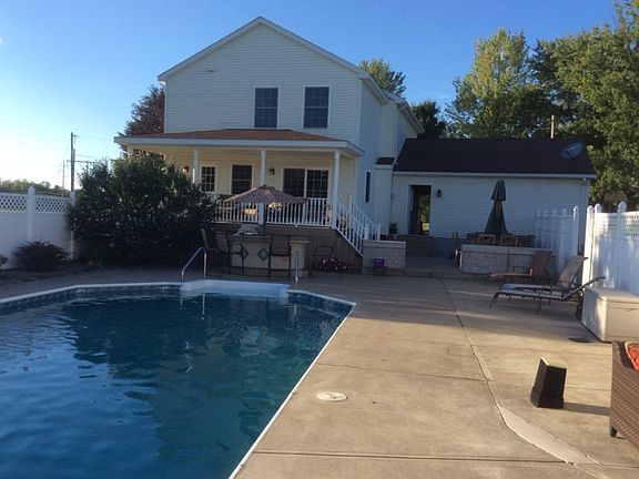 Back of house . Pool area