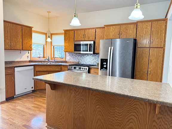 2nd image of 160 Cardinal Ln