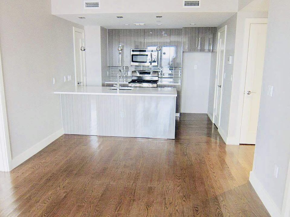1st image of 2718 Hoyt Ave S APT 4D