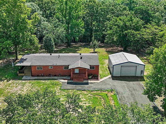 2nd image of 18820 Honeysuckle Ln