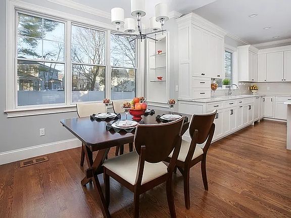 3rd image of 35 Hanson Rd