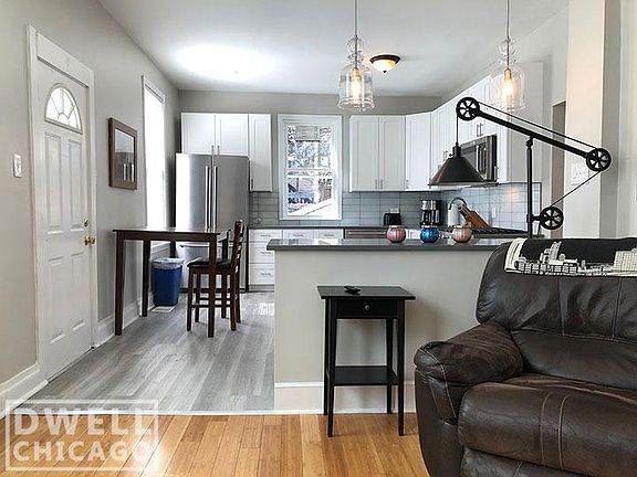 2nd image of 3122 N Kenmore Ave