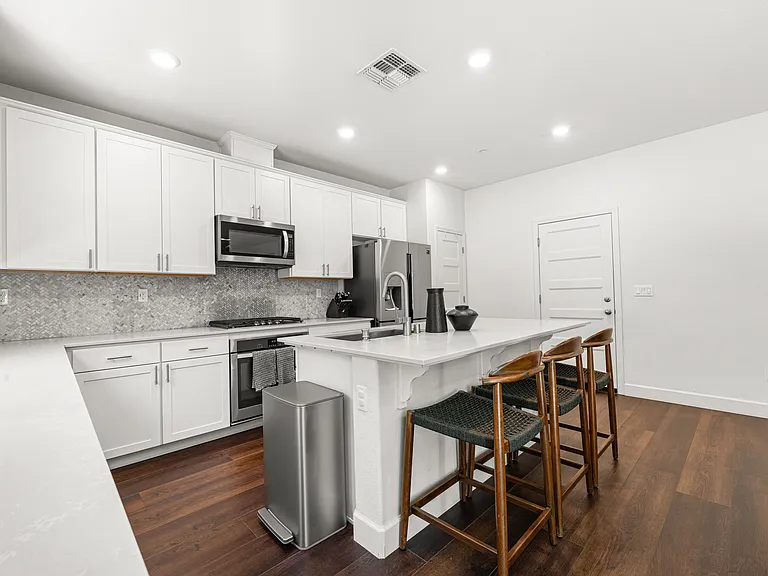 5524 Kenneth Pl — Photo 8