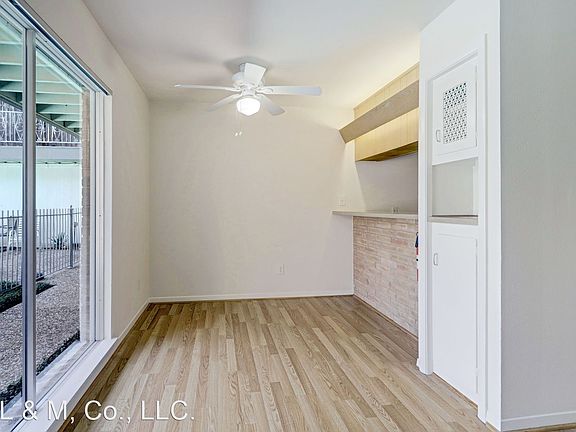5th image of 3703 Roseland St Unit 2