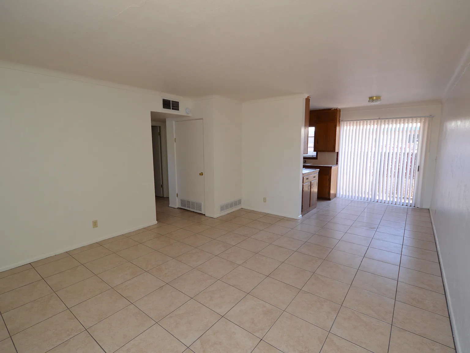 2 bed, 1.0 bath, 840 sqft, $895 — Photo 4