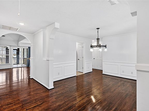 5th image of 15 Chickadee Dr