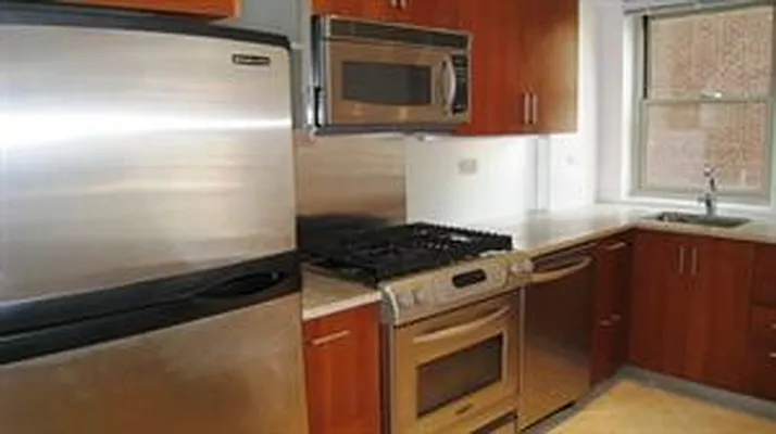 Rented by Douglas Elliman | media 16