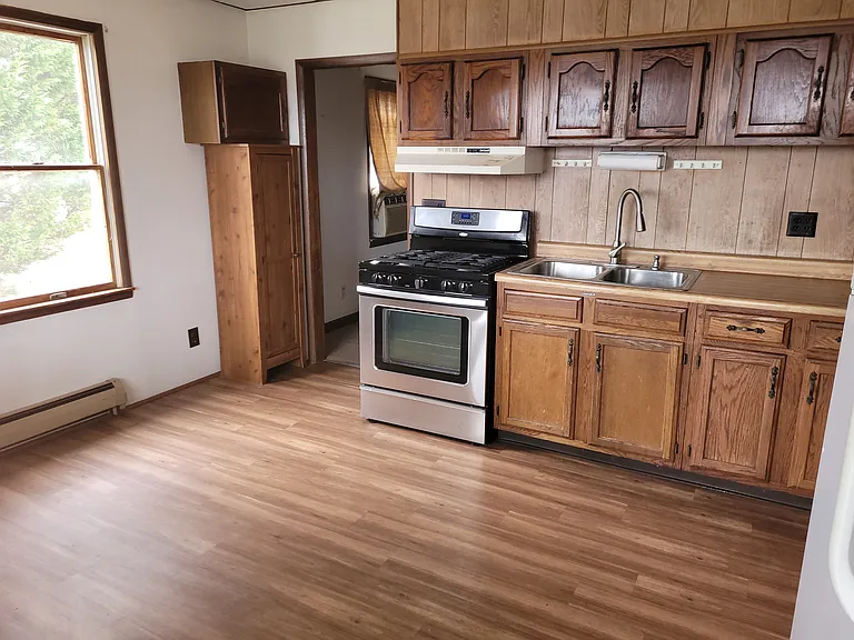 2564 Stewartstown Rd — Photo 2