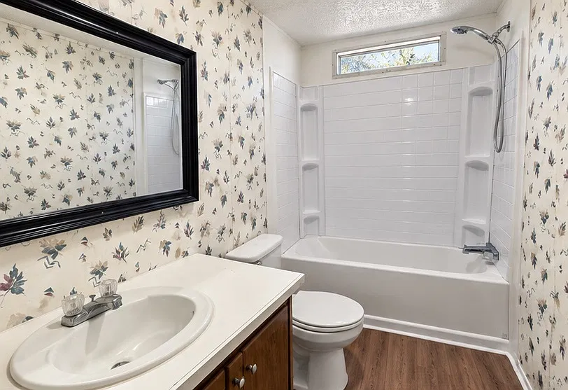 3 bed, 1300 sqft, $1,100 — Photo 2