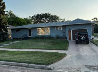 305 Wallace Ave S, Wessington Springs, SD 57382