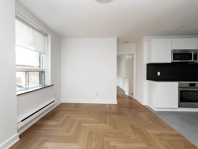 110 Oriole Pkwy — Photo 5