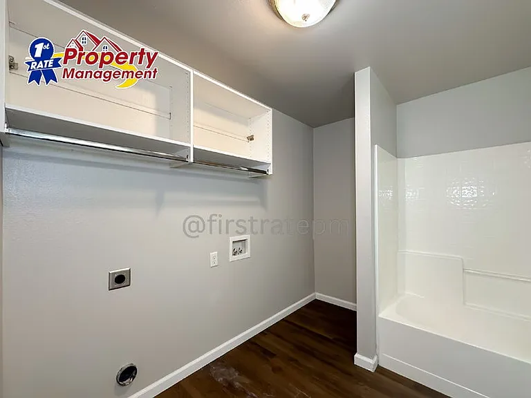 10122 W Garverdale Ln #201 — Photo 10
