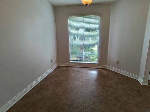5th image of 801 Southern Belle Dr E
