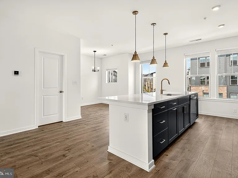 20957 Bluebird Sq — Photo 3