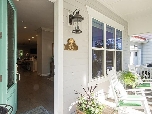 2nd image of 1930 Amelia Oaks Dr