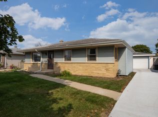 5802 67th St, Kenosha, WI 53142