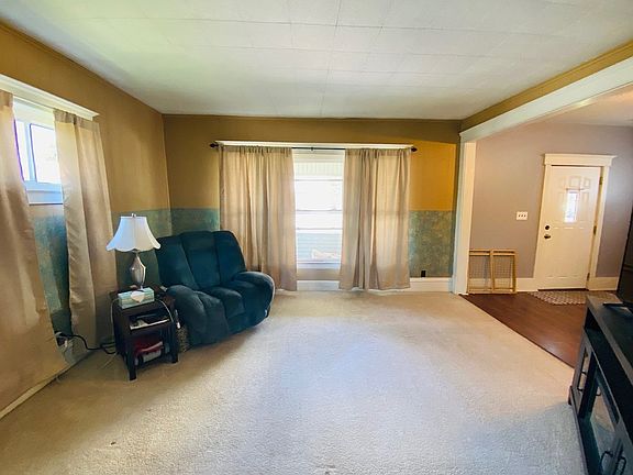 4th image of 303 Vesper St
