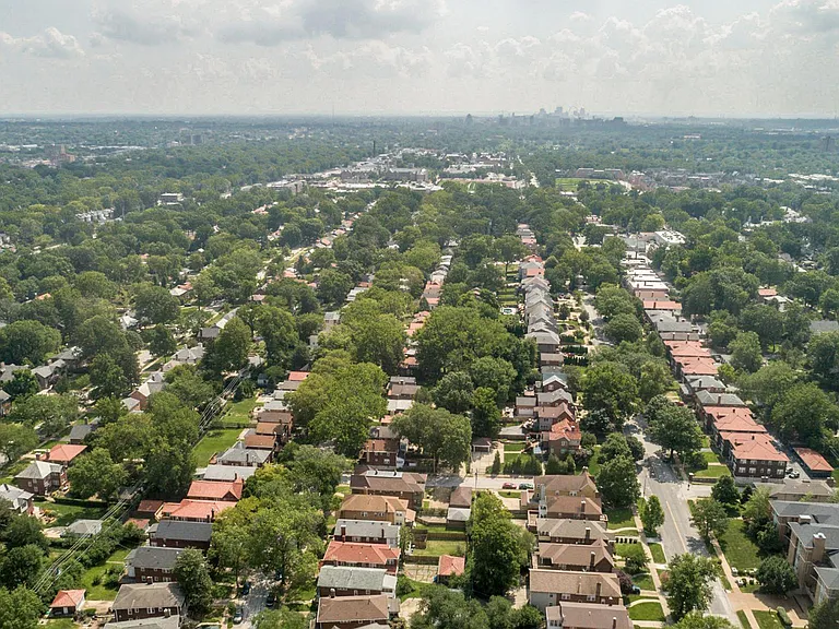 Walk to Washington University! 2 Blocks West of Wash U - Danforth Campus!