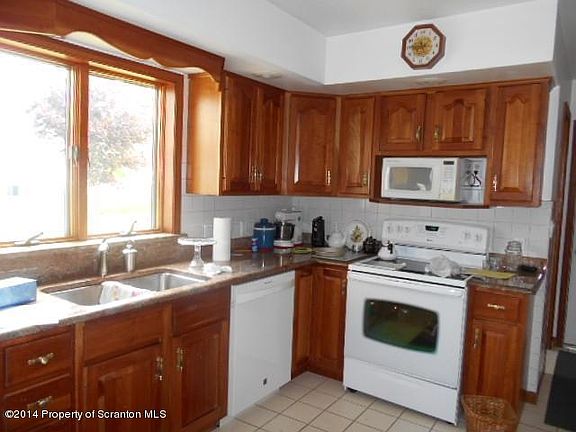 3rd image of 609 Dunn Ave