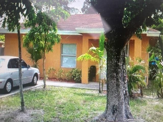 1st image of 1835 Lauderdale Manor Dr