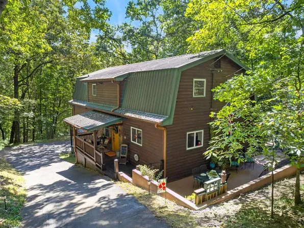 158 Beaver Lake Dr, Ellijay, GA 30540
