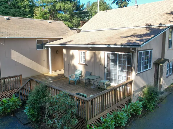 363 Exchange St, North Bend, OR 97459