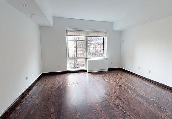 4th image of 138 E 12th St APT 4L