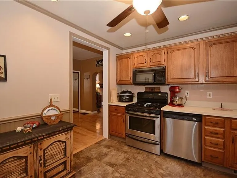 2112 Saranac Ave — Photo 11