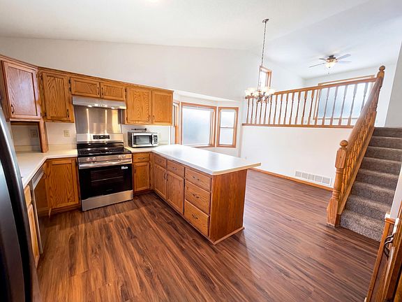 2nd image of 209 Grand Ave NE