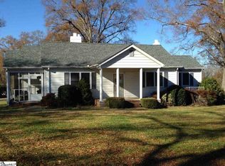 67 Peachtree St, Gray Court, SC 29645