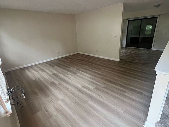 2nd image of 415 Lexington Dr