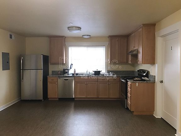 2nd image of 620 NW Kings Blvd #200-5
