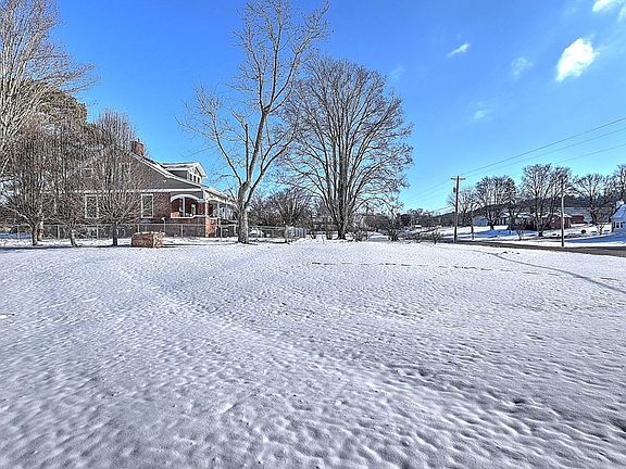 3rd image of 104 Linda St