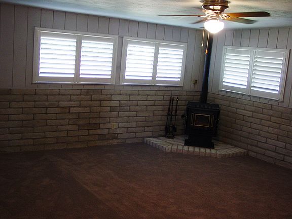 2nd image of 609 Windsor Dr