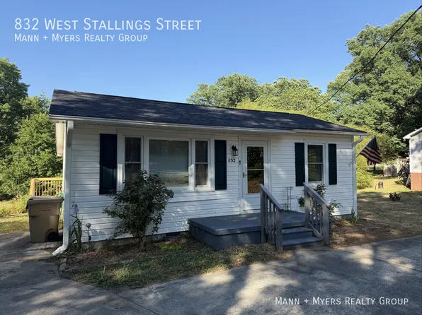 832 W Stallings St, Clayton, NC 27520