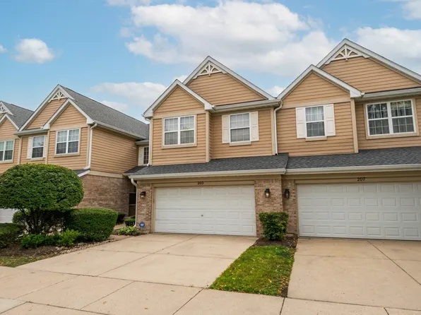 205 Westminster Dr, Bloomingdale, IL 60108