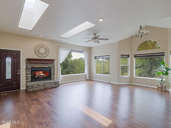 3rd image of 1710 N Gilmer Hts