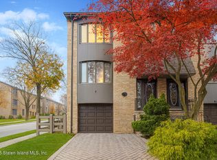 79 Claradon Ln, Staten Island, NY 10305