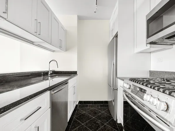 145 West 67th Street image 4 of 18