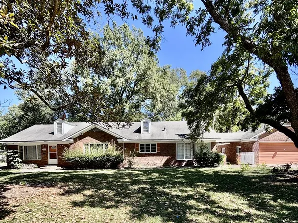 1110 Greenway St, Greenville, MS 38701
