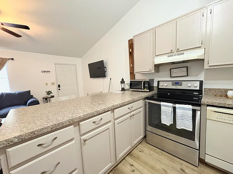 2073 Continental Ave — Photo 8