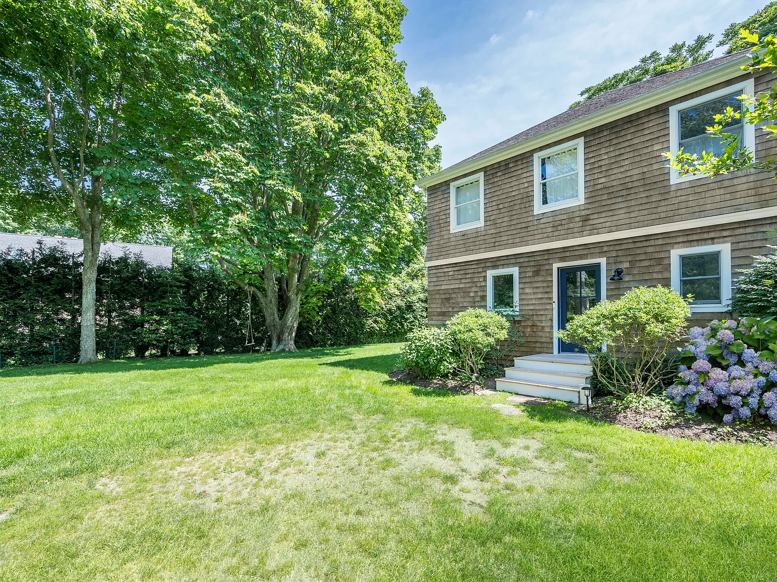 Hamptons Tranquility 3 Beds 2.5 Baths Near the Village — Photo 4