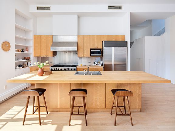 5th image of 532 W 22nd St APT 5A