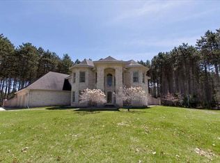 W2513 Peterson Ln, Marinette, WI 54143