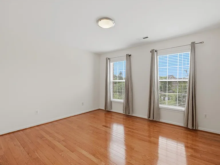20242 Hidden Creek Ct — Photo 28