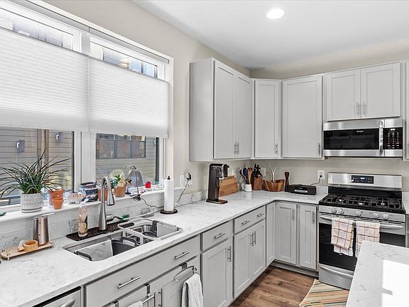 4th image of 4005 Harmony Ct